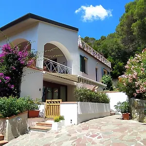 Tra Mare E Bosco Nella Splendida Italia