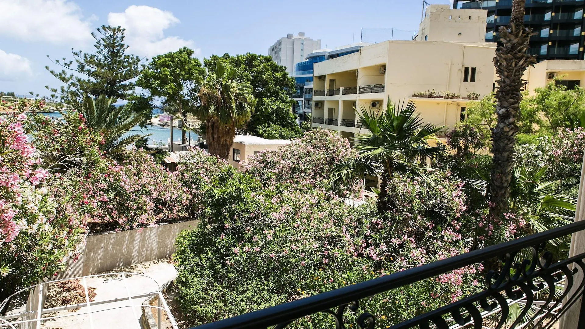 Beach Garden Hotel San Ġiljan