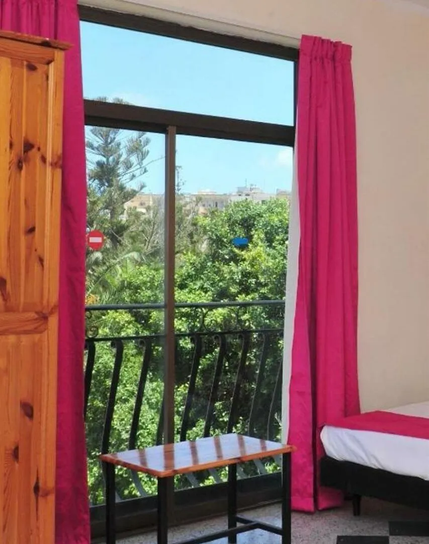 Beach Garden Hotel Сент Джулианс